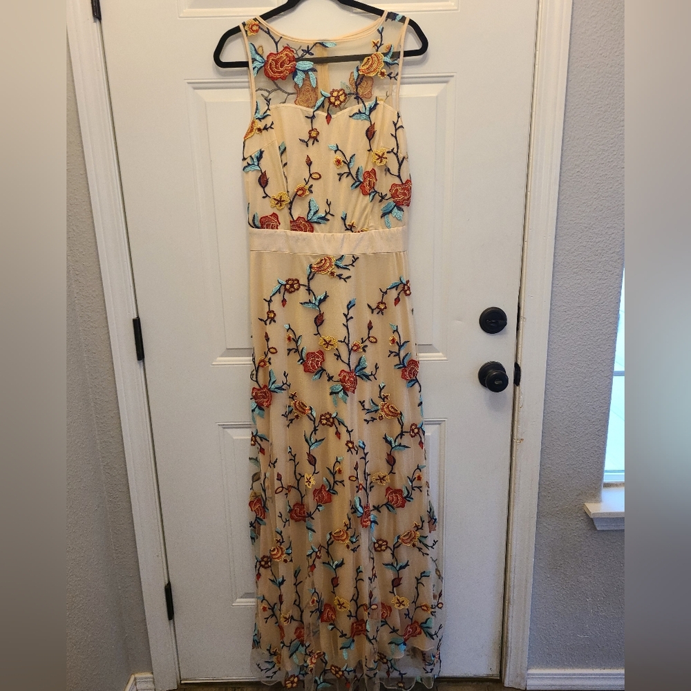 Beautiful vintage style dress with embroidered flower design. Size XL.